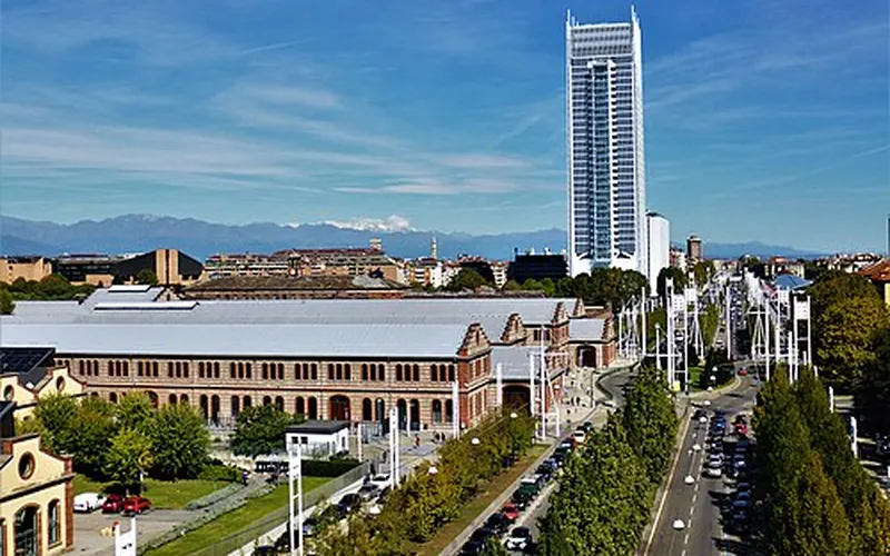 The Intesa Sanpaolo skyscraper and Monte Rosa
