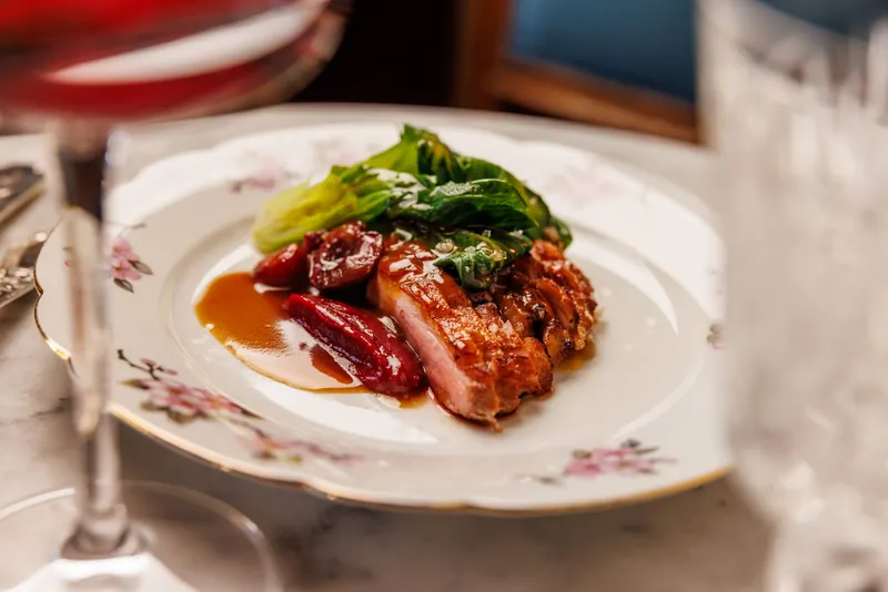 Un secondo di carne di Notramè su porcellana d'epoca